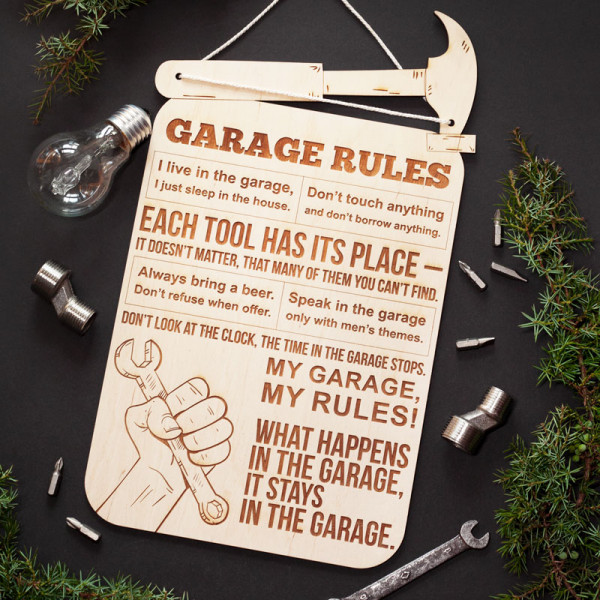 Graviertes hölzernes Brett „Garage Rules“ (auf Englisch) Graviertes hölzernes Brett „Garage Rules“ (auf Englisch)