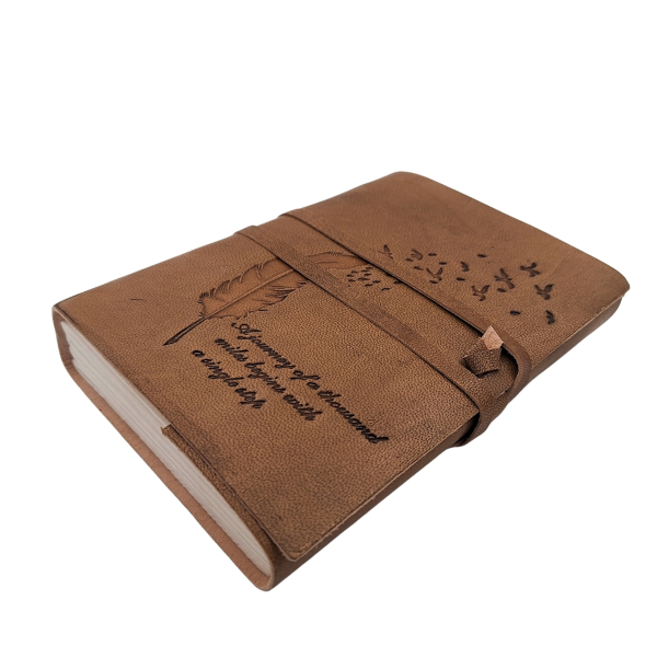 Leder-Notizbuch "The journey begins here"