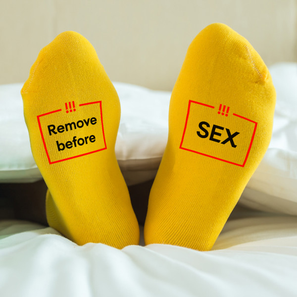 Socken mit Sohlenprint "Remove before sex" Socken mit Sohlenprint "Remove before sex"