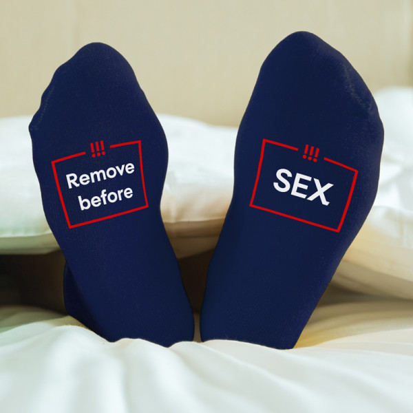 Socken mit Sohlenprint "Remove before sex" Socken mit Sohlenprint "Remove before sex"