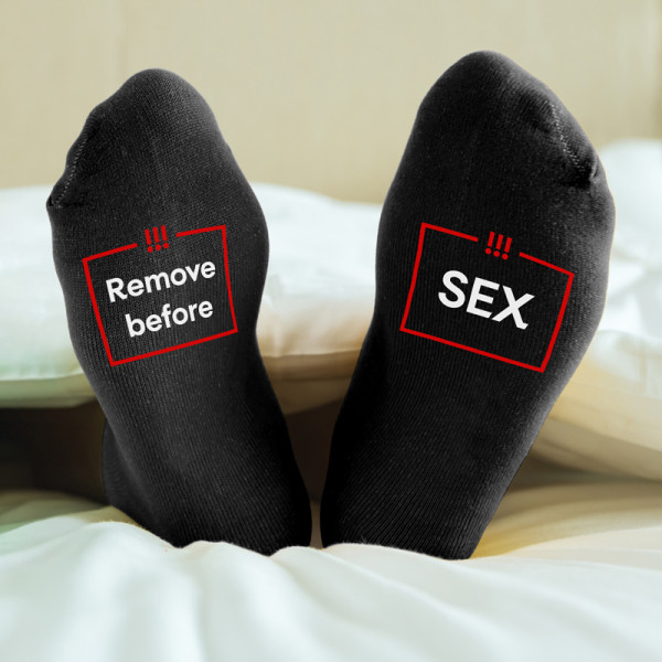 Socken mit Sohlenprint "Remove before sex" Socken mit Sohlenprint "Remove before sex"
