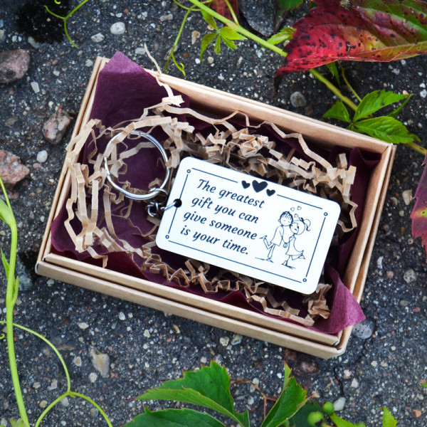 Schlüsselanhänger „Das größte Geschenk, das Sie jemandem machen können, ist Ihre Zeit“ Schlüsselanhänger „Das größte Geschenk, das Sie jemandem machen können, ist Ihre Zeit“