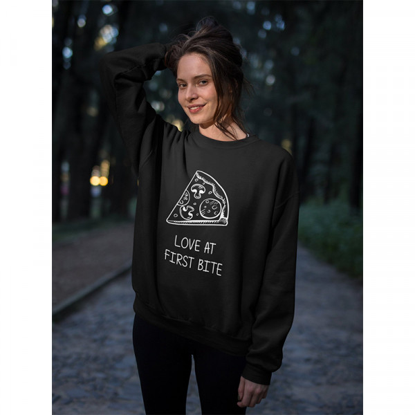 Sweatshirt "Love at first bite" (ohne Kapuze) Sweatshirt "Love at first bite" (ohne Kapuze)