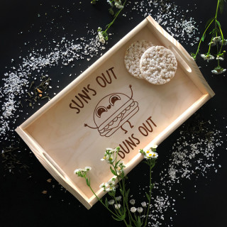 Frühstückstablett aus Holz "Sonne raus, Brötchen raus"