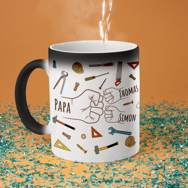 Becher "Papas kleine Helfer" mit individuellen Namen der Kinder