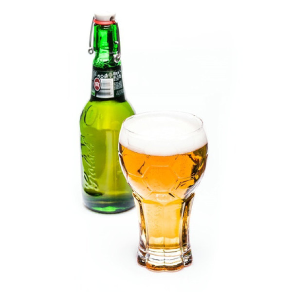 Bierglas in Fußballform