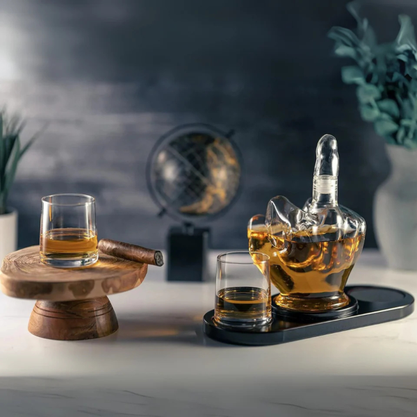 Dekanter und 2 Gläser im Set "Mittelfinger"