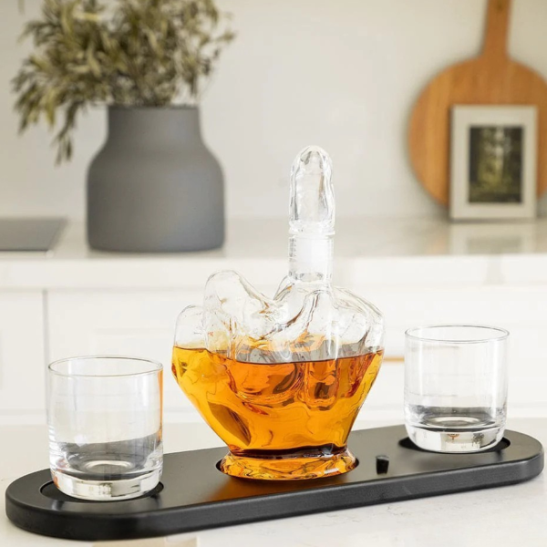 Dekanter und 2 Gläser im Set "Mittelfinger"