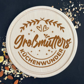Graviertes rundes Schneidebrett "Großmutters Küchenwunder"