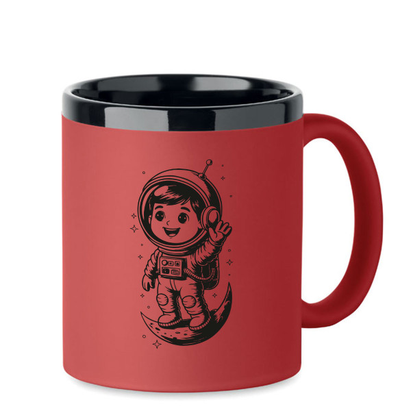 Gravierte Tasse "He is an astronaut"
