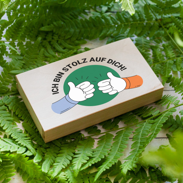 Holz-Spardose "Ich bin stolz auf dich" Holz-Spardose "Ich bin stolz auf dich"