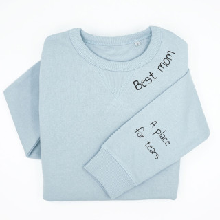 Pastellfarbenes UNISEX Sweatshirt Sully „Best mom“ mit Aufdruck am Ärmel Pastellfarbenes UNISEX Sweatshirt Sully „Best mom“ mit Aufdruck am Ärmel