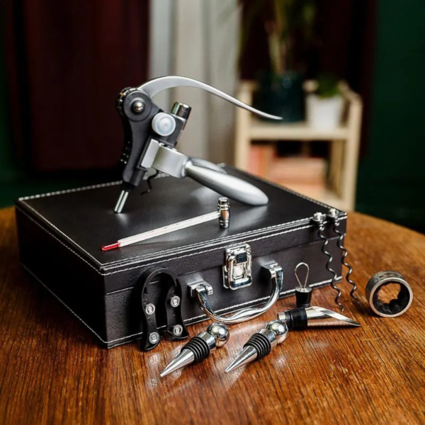 Luxuriöses Weinaccessoire-Set im Koffer