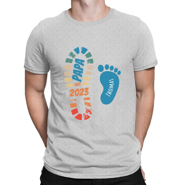 T-Shirt "In Papas Fußstapfen" mit Namen und Datum der Kinder