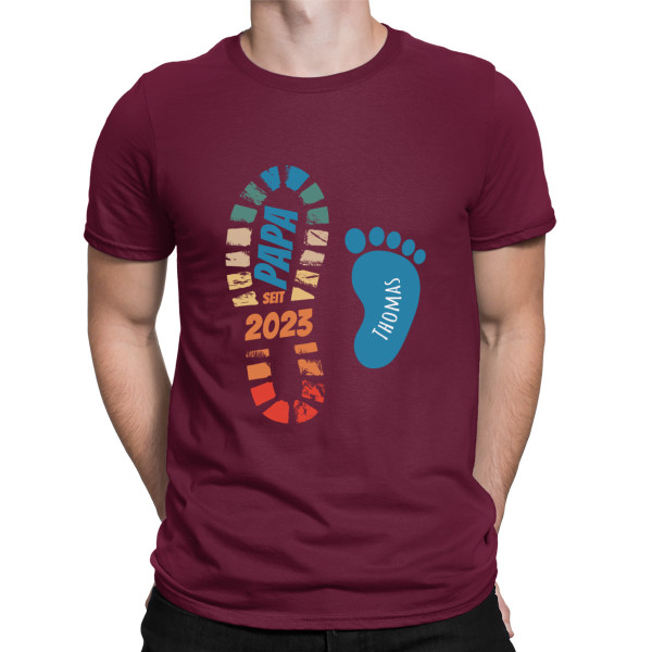 T-Shirt "In Papas Fußstapfen" mit Namen und Datum der Kinder