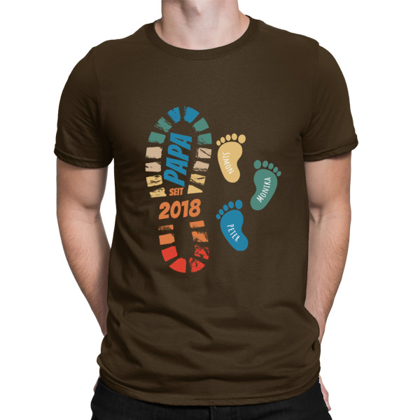 T-Shirt "In Papas Fußstapfen" mit Namen und Datum der Kinder