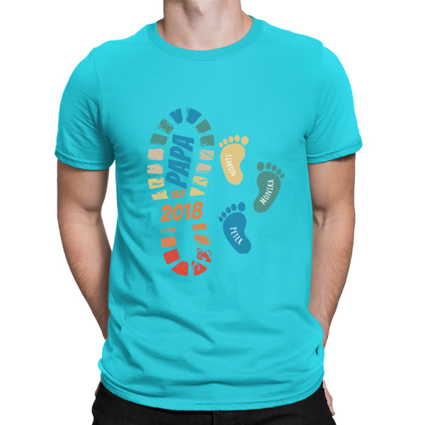 T-Shirt "In Papas Fußstapfen" mit Namen und Datum der Kinder