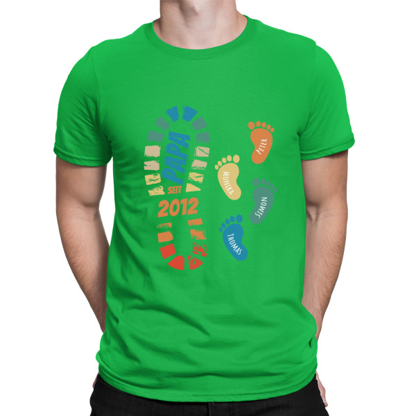 T-Shirt "In Papas Fußstapfen" mit Namen und Datum der Kinder