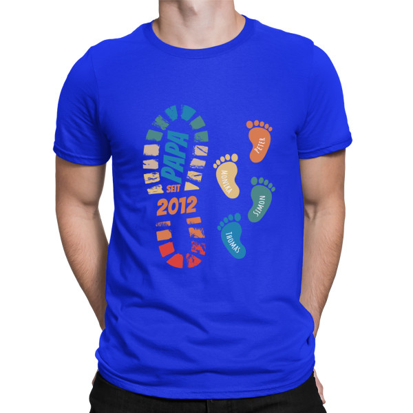T-Shirt "In Papas Fußstapfen" mit Namen und Datum der Kinder